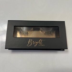 Bright Lashes in the style Flutter